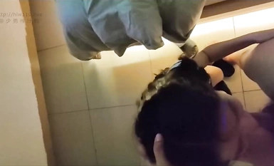 究极反差泄密，重庆高颜值OL女职员成为老板的小母狗，各种露脸调教啪啪做爱！