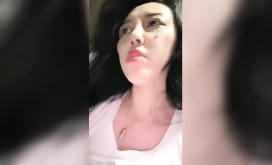 抖音女网红被大哥约到KTV开干