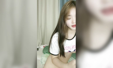 【小魚塘】饅頭逼騷穴 摳穴自慰 淫水噴射 (5)