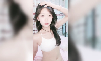 隣の無邪気な女の子はイチゴを食べるのが大好きで、激しく踊り、セックスし、オナニーする (9)