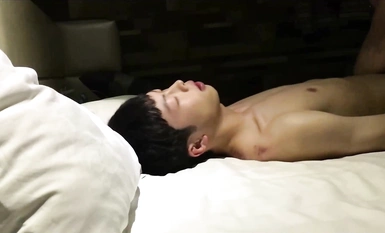 高質量反差婊母狗，這就是你們眼中的女神卻是別人眼中的母狗，恨不得尿她嘴裡，真刺激！