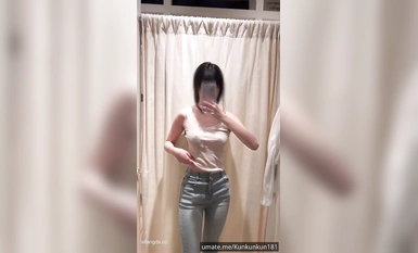 【9月新档】46万粉丝网黄蜂腰美乳萝莉「困困狗」付费资源跪地口爆、黑丝后入、大尺度艳舞小集锦