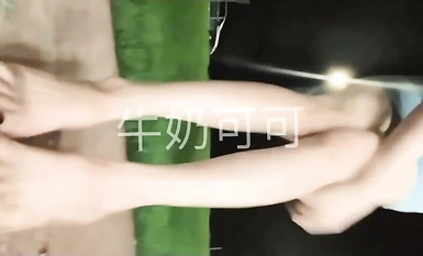 高顏值白富美女教師『牛奶可可』穿的特別淑女的去學校，享受男人對我身體的打量，故意走光給他們驚喜！