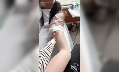 Wanita muda terbaik dari Cape Cape mempunyai sumbang mahram yang sangat keren [kakaknya yang boleh memancut] dan kakaknya jatuh cinta dan melakukan hubungan seks di dalam kereta api. Mereka makan ayam, meniduri pukinya, dan ia sangat menarik dan menyerono