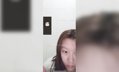 นักศึกษาสาวที่มีใบหน้าแตกต่าง ผู้สนับสนุนใช้เงินเป็นจำนวนมากเพื่อปรับแต่งมัน เธอเชื่อฟังและบริสุทธิ์มาก และเธอเป็นนักเรียนที่ใส่แว่น [Li Jiaqi] เธอมีวิดีโอคอลแบบจ่ายเงิน 1 ต่อ 1 และเธอก็มีทุกอย่าง พฤติกรรมลามกอนาจารที่บ้านและเธอก็หยิบน้ำผลไม้ออกมา (2)