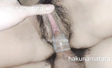 10月最新の透かしなし特典はTwitter随一の寝取られ人妻【ハクナマタ】がエッチな個人撮影して一人の男と3Pして両穴開いて非情な男とハメまくる(2)