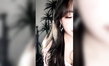 欧美男人最爱的肥臀，女神娃娃脸，天然白虎女神尤物【唐泽雪】又又喷出啦！白浆多的像牛奶，喷水猛的像爆管的自来水管