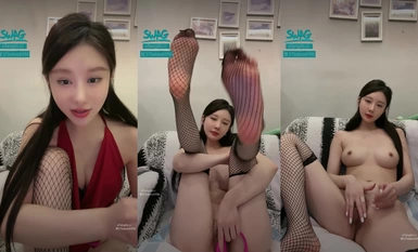 2024年9月SWAG極品女神 核彈推薦 超高顏值【依娜】9場大秀全網獨家發布，原生態的美女掰逼給我看，顫抖了！ (8)