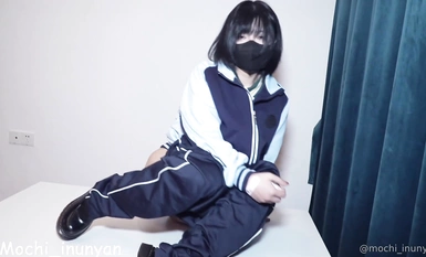 最新10月收費訂閱，推特新晉級，極品學生妹福利姬【mochi_inunyan】優美身軀瘋狂道具銷魂紫薇，高清原版 (1)