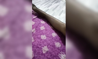 海角大神合集【我和亲姐姐的性福生活】乱伦记录，黑丝老姐太敏感了，受不了我的大牛子，绝了！颜值貌似也不错