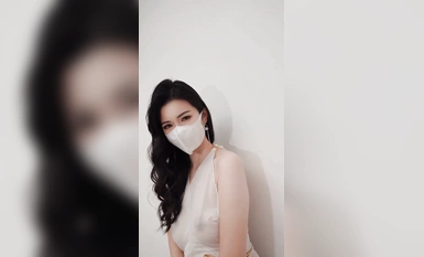 เทพธิดาสุดหล่อ "Fox Buyou" ซึ่งโดยปกติจะเหินห่างและเหินห่างกลายเป็นผู้หญิงเลวตัณหาใต้ไก่ของพ่อหัวโตของเธอและถูกใช้เป็นปืนใหญ่เพื่อสร้างความเสียหาย (2)