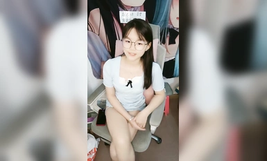 Gadis merah jambu tulen dengan cermin mata@pertunjukan kebajikan standard gadis (7)