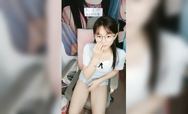 Gadis merah jambu tulen dengan cermin mata@pertunjukan kebajikan standard gadis (7)