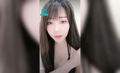 2024年極品台灣高顏值風騷御姐【ladyyuan】黑絲啪啪，甜美俏佳人，絕美的干炮搭檔 (1)