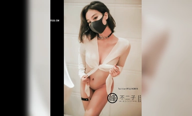 【深夜企划】极品模特【峰不二子】-美穴塞入跳蛋玩滑下体都湿透了男厕帮路人小哥哥解决翘硬肉棒