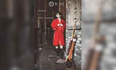 【深夜企划】极品模特【懂小姐】-花木兰古城Cosplay倾国倾城，被路人发现拍下威胁吃豆腐