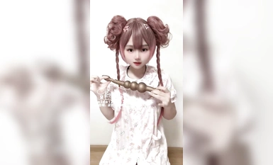 露臉反差小母狗『獃獃』戶外被主人爸爸灌腸，翹起小菊花噴射！野外露出尿尿調教，玩的就是緊張刺激 [上] (1)