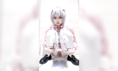 露臉反差小母狗『獃獃』戶外被主人爸爸灌腸，翹起小菊花噴射！野外露出尿尿調教，玩的就是緊張刺激 [上] (1)