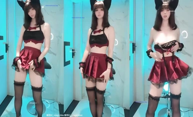 สาวสวัสดิการที่ดูดีที่สุด "Magic Babe" โชว์ใบหน้าของเธอและปรับแต่งสวัสดิการ เธอมีรูปร่างสูงและดูดีในเวลาเดียวกัน เธอมีหน้าอกที่สวยงามและบั้นท้ายที่ใหญ่โต ( 1)