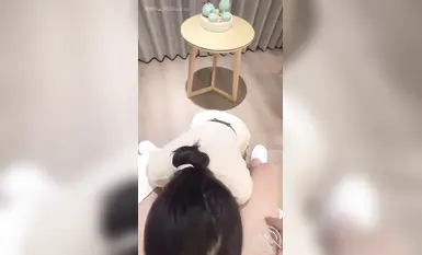 하이자오 커뮤니티의 난잡한 주인 [가슴은 정의입니다]은 국경일에 호텔에서 형의 아내와 섹스를 약속했습니다. 그에게는 큰 가슴과 뚱뚱한 엉덩이를 가진 잘 생긴 여동생이 있는데 그녀는 콘돔 없이 사정합니다. 망사 스타킹은 정말 놀랍습니다!