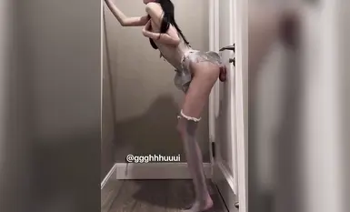 Isteri kecil yang bermaruah dan anggun "G" di Twitter Di mata orang luar, dewi itu hanya jalang kecil yang perlu disentuh.