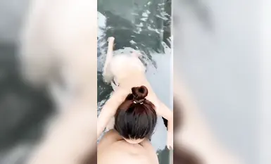 Isteri kecil yang bermaruah dan anggun "G" di Twitter Di mata orang luar, dewi itu hanya jalang kecil yang perlu disentuh.