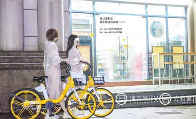 [Projek Lewat Malam] Model terbaik [Li Wanji] - Vakum menaiki kereta kuning kecil pada malam hujan dengan badan seputih salji, punggung yang cantik, payudara dan puki lembut sekilas pandang