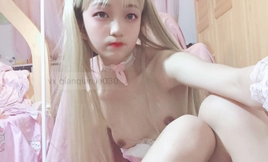 宅男福利，推特瘦瘦的白虎清純小嫩妹【原野小年】收費私拍，制服臉穴同框紫薇，看錶情很敏感受不了 (3)