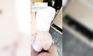 พ่อของอีร่านเซ็กซี่ตัวน้อยคว้าก้นใหญ่ของเธอและเย็ดเธออย่างหนักมันทำให้ฉันเจ็บมาก แต่ฉันอยากให้พ่อเย็ดเธอให้หนักขึ้นพ่อบอกว่ารู้สึกสบายใจที่สุดเมื่อทำจากด้านหลัง (1)