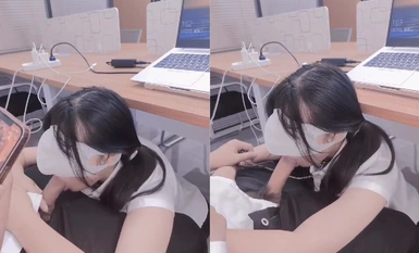 Perempuan jalang kontras disetubuhi oleh peminat di pejabat, blowjob dan creampie, pelbagai tangkapan definisi tinggi dari dekat, tujahan dan creampie