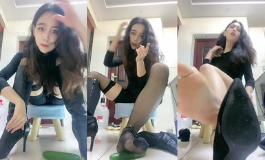 高顏值絲足御姐@豆滿月 辱罵榨精作合集 (3)