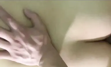 겉으로는 소심하지만 속으로는 음욕이 넘치는 이혼한 젊은 유부녀가 자신의 성적 욕망을 충족시키기 위해 오빠를 만나러 나선다!