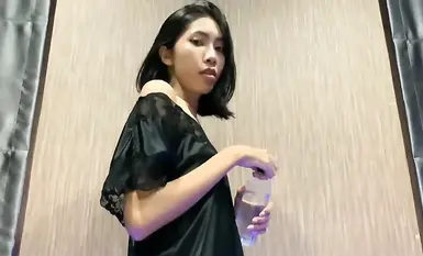 夜場帶回家的美女好騷啊，口活又好，射了一臉！