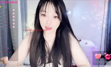 【Stripchat】超頂身材大眼甜妹女主播「HotHotXiXi」超魅惑舔舐假雞巴唾液四溢誘惑十足