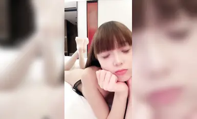 安徽顶级高颜校花【小奶昔】自慰深喉啪啪吞精~高挑的身材超高颜值，清纯淫靡并存，美乳翘臀性感小骚货(5)