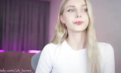 Ang napakagandang babae sa CB station na si oh_honey_ ay may matamis na boses (9)