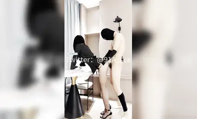 最新10月付費福利，推特極品綠帽，性癮情侶【91A-sce與小條】長視頻完結，圈養高質量蘿莉小母狗，盡情玩弄 (1)