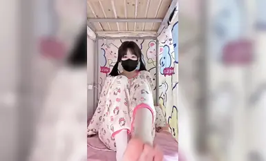 素片天花板 蘿莉【不要凶小乖】福利 黑絲玉足 劇情演繹 各種制服cos-4彈 水都扣泛濫了！粉嫩腳丫太美了 (9)