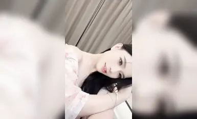 The best socialite peripheral goddess "Shenzhen-Tangyuan" used the cock that the prostitute master fucked during those years of business trips. When dressed, she looked like an unattainable goddess, but when she took off her clothes, she looked like a lewd and lowly bitch.