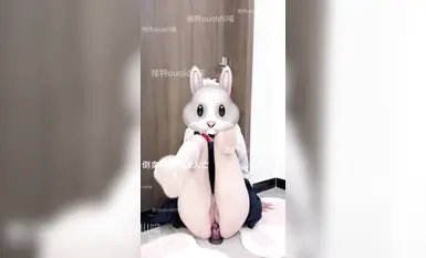 Gadis yang sangat cantik dengan wajah pussy yang sama [ouoldllmeow] telah disetubuhi oleh bapanya.