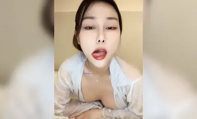 Heavy! So beautiful! Thousands of people lick the screen to obsess over the top goddess [Bao'er coco], who has paid benefits, has a good-looking face and a coquettish expression, and has big breasts and top-notch steamed buns that make Ziwei tease the camera (1)