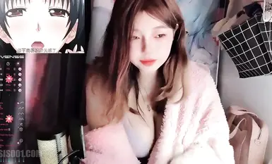 【Stripchat】Big-breasted cute girl "Many-yiyi" who is slightly chubby is masturbating with a vibrator and sticking out her tongue while watching adult animation