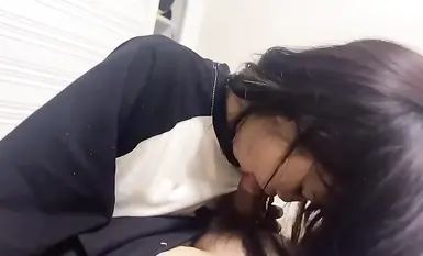 全網瘋求系列之賓士哥的小女友！因特殊原因遭全網下架現再次流出視頻！超嫩極品學生妹任君揉捏！