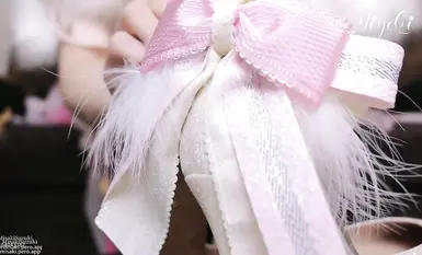 白嫩美足小姐姐【铃木美咲】日轮之花·胡桃，玲珑粉嫩小脚配白丝，小哥哥被我这种足交你能撑多久呀