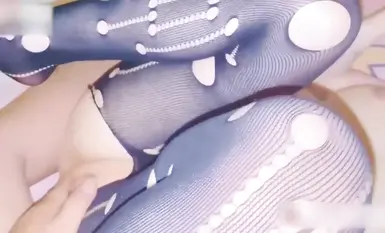 [หน้าอกใหญ่หน้าเด็ก] ผู้มีชื่อเสียงทางอินเทอร์เน็ต "A Little Bitch" ได้รับเลือกให้ถ่ายเซ็กซ์ส่วนตัว เธอสวมถุงน่องสีดำและถูกพ่อผู้มั่งคั่งของเธอหลั่งโดยไม่ใช้ถุงยาง