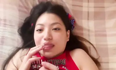 漂亮青春美眉【吳麗娜】吃雞啪啪 身材嬌小白虎高顏粉嫩 小嬌乳 在家被大肉棒無套輸出 口爆吃精