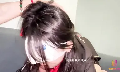 เด็กสาวเสือขาวที่มีรูปร่างชั้นยอดเริ่มขี้เล่นมากขึ้นเรื่อยๆ ยิ่งเธอดูเชื่อฟังมากขึ้น หีซาลาเปาเสือขาวถูกพ่อดิ๊กใหญ่ของเธอทำการแตกโดยไม่ใช้ถุงยางอนามัย และหีเล็ก ๆ ของเธอก็เต็มไปหมด