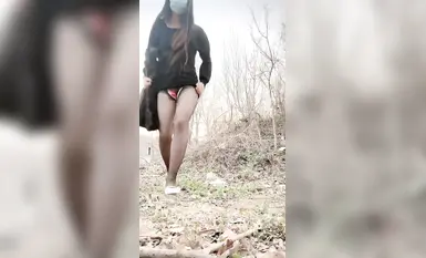 淫水直泄~【黛西老師】商場~馬路~樹林~勾搭技師內射一屁股~露臉，真實刺激，時刻提防路邊的行人 (1)