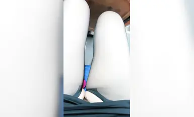 淫水直泄~【黛西老師】商場~馬路~樹林~勾搭技師內射一屁股~露臉，真實刺激，時刻提防路邊的行人 (6)