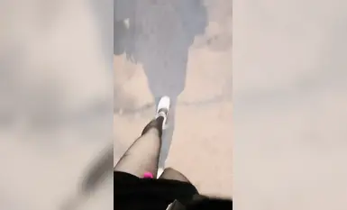 淫水直泄~【黛西老師】商場~馬路~樹林~勾搭技師內射一屁股~露臉，真實刺激，時刻提防路邊的行人 (8)